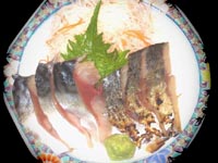 プレミアム銀サバ食べ比べ（刺身と燻製のコラボです）